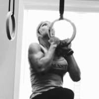 Woman doing a pullup on one ring